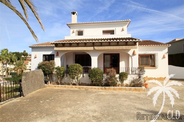 Villa for sale walking distance to Moraira. Automatic gate.. - 2
