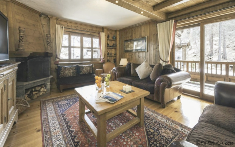 A 4 bedroom ski in and out duplex.. - 2