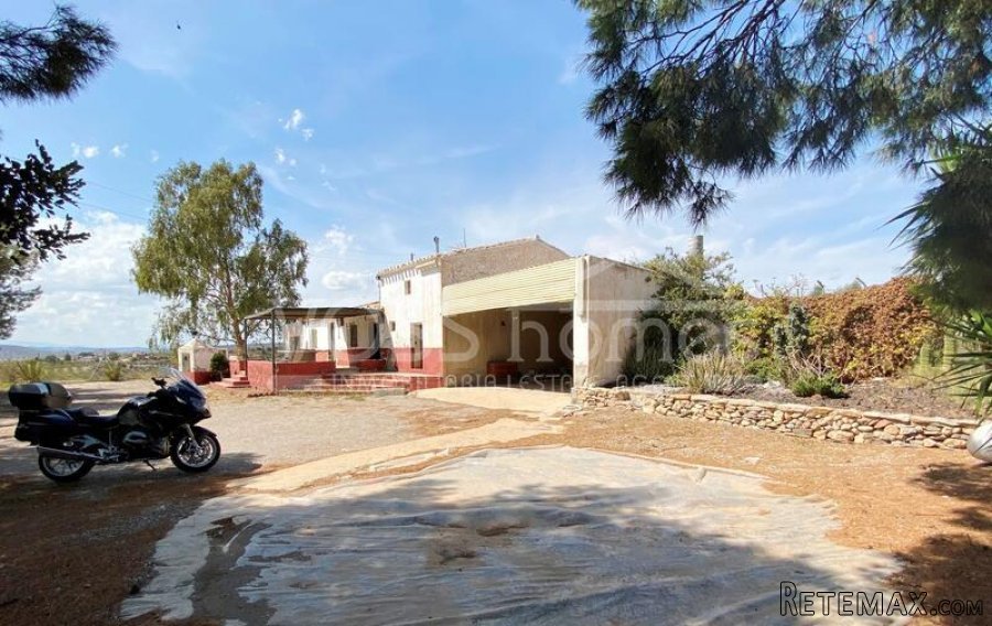 NEW LISTING TO VOSS HOMES - A large two storey Country..