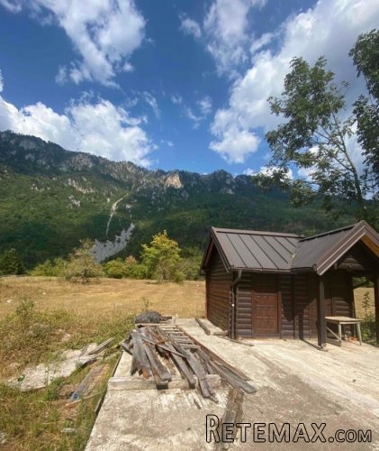 Prodajem vikendicu (bungalov) sa placem