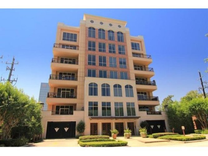 3 bedroom Flat For Sale: 511 S Post Oak..