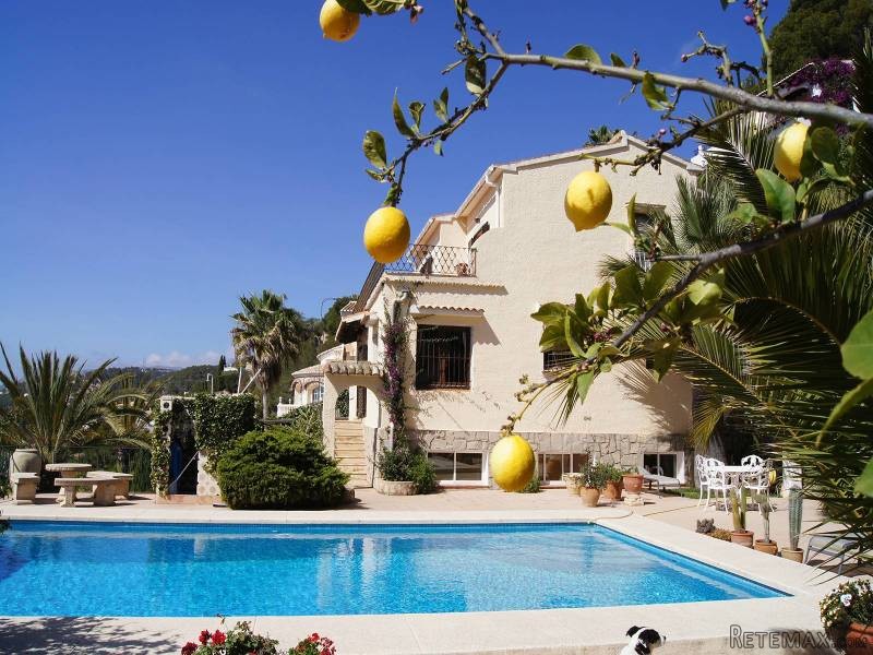 5 bedrooms villa with amazing views in..