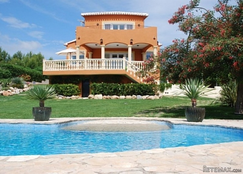 3 Bedrooms - Villa - For Sale