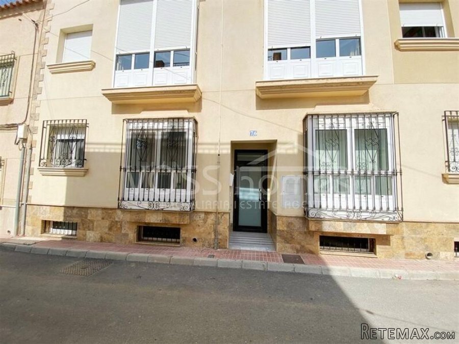 A spacious, well maintained, light & airy, modern, ready..