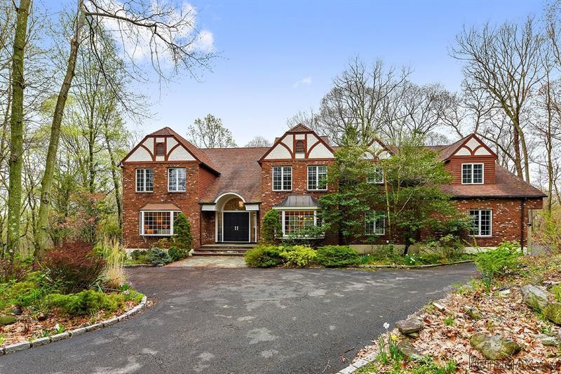 5 bedroom House For Sale: 12 Hemlock..