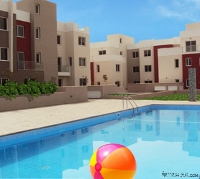 Communal Pool, Beach Walking Distance - 2