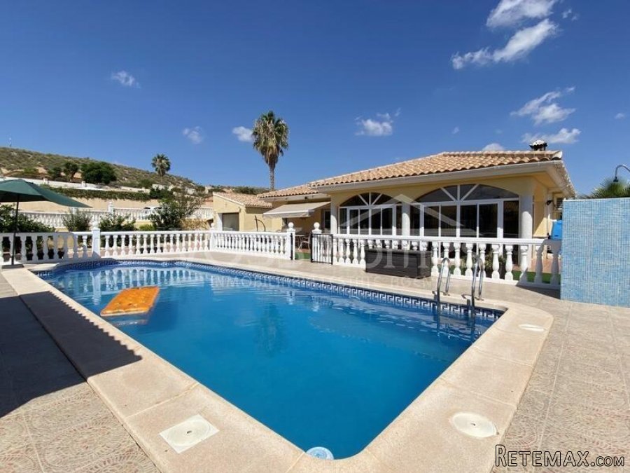 NEW & EXCLUSIVE TO VOSS HOMES - A beautifully presented..