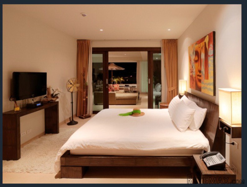 Chic 2 Bedroom Beachfront Condo on.. - 2