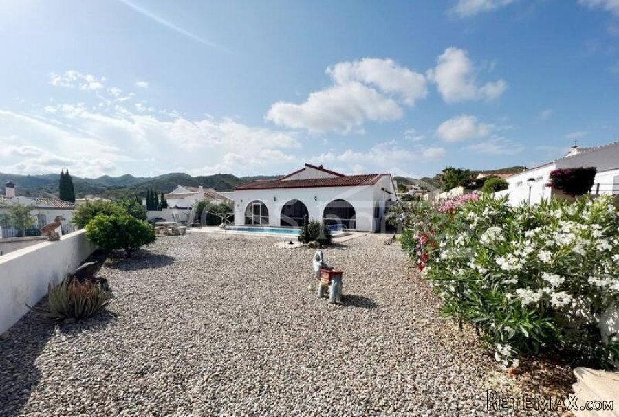 NEW TO VOSS HOMES - A spacious, traditional style villa for..