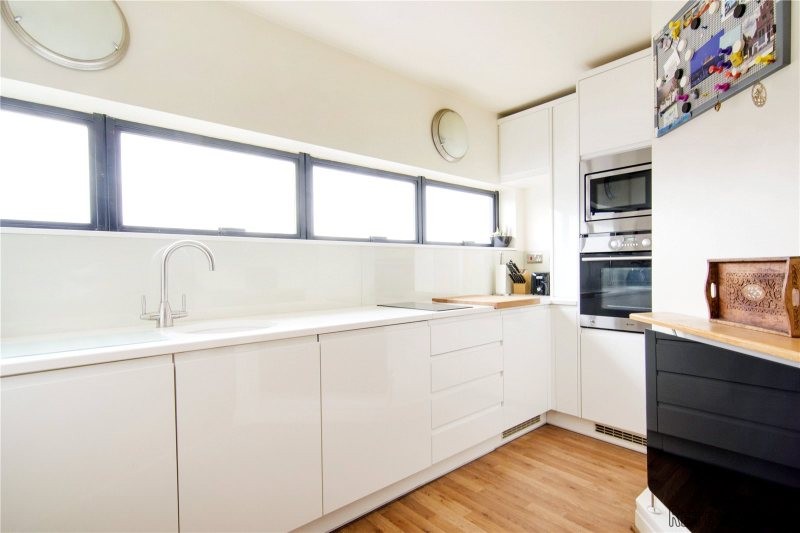 2 Bedroom Purpose Built, Share of.. - 2