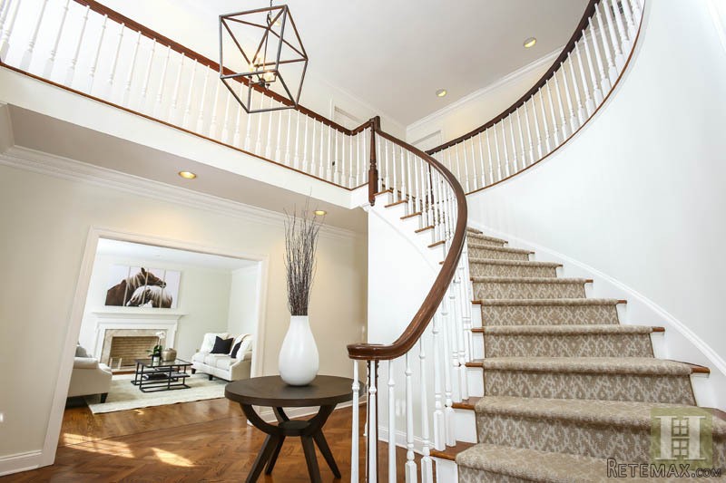 6 bedroom House For Sale: 28 SHIELDS.. - 2