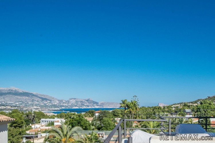 Fantastic townhouse with large terraces in Albir. This.. - 2