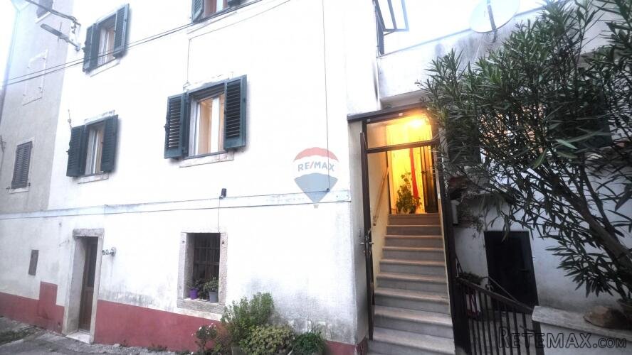 Istra,Brtonigla-Kamena istarska kuća u centru,balkon,mansard - 2