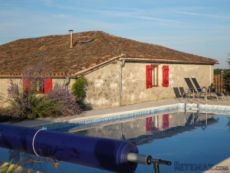 Bright And Airy House With Large..