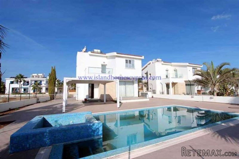 House Detached - For Sale - 3 Bedrooms