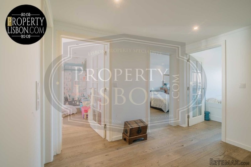 Newly remodeled T3+1 Lisbon apartment..
