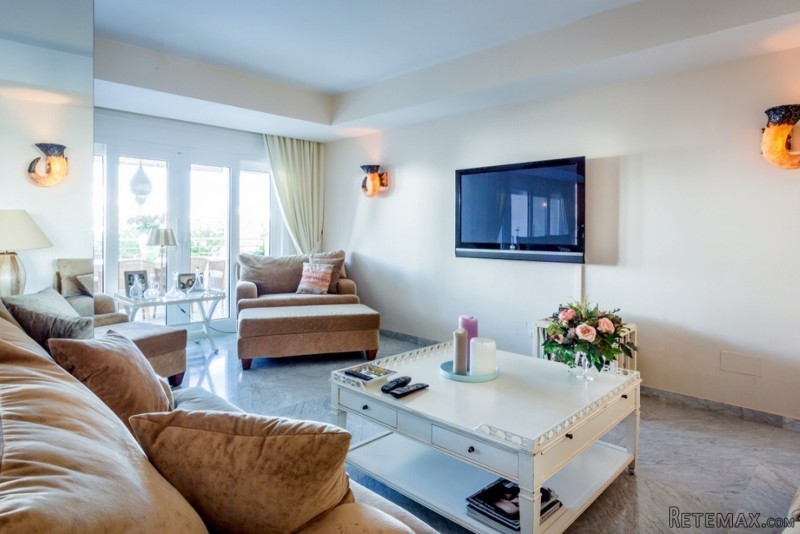 Fabulous Refurbished Prime Location..