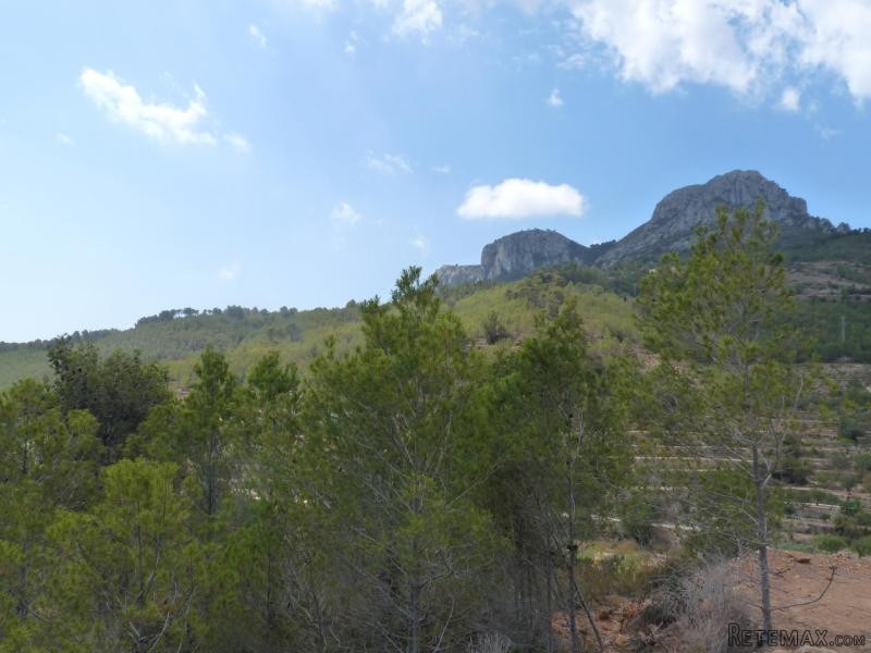 Fantastic plot with gorgeous panoramic..