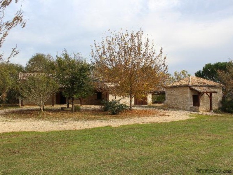 Stone House Close To Popular Bastide..