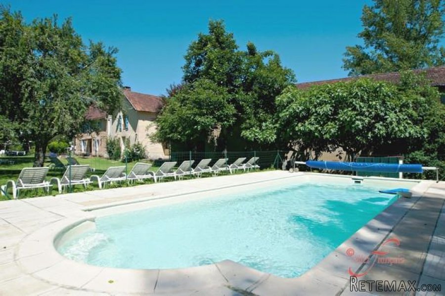 Montignac (Dordogne) - great business - riverside gite complex..