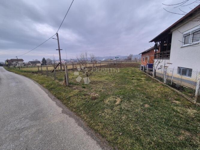 Građevinsko zemljište 1.334m² na odličnoj lokaciji Sv. Križ