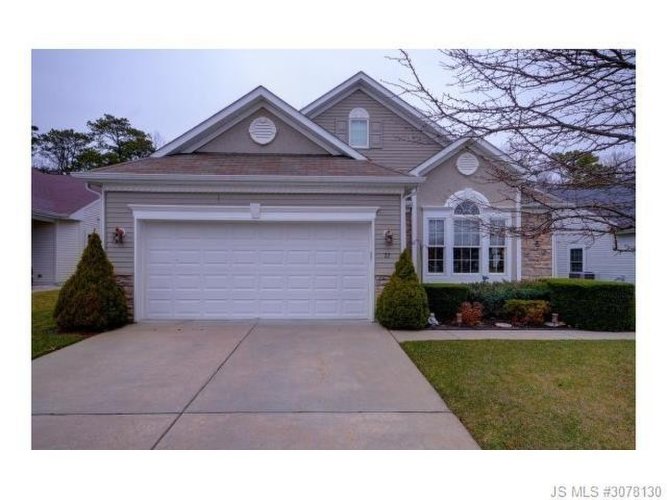 3 bedroom Flat For Sale: 72 Spring Lake..