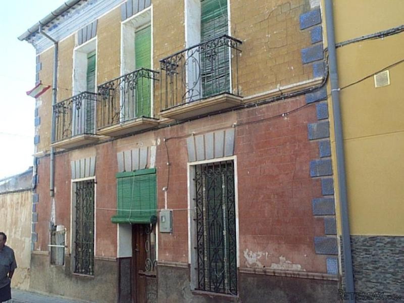 4 bedroom Village house in canada de la..
