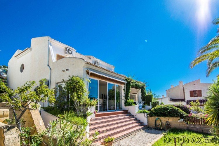 Corner townhouse with sea views located in a complex with.. - 2