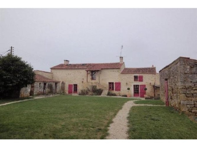 4 bedroom Character For Sale: 85000 SUD..