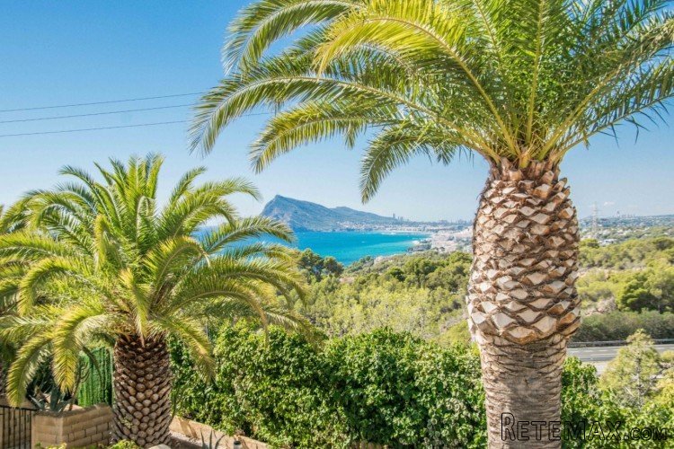 Corner townhouse with sea views located in a complex with.. - 3