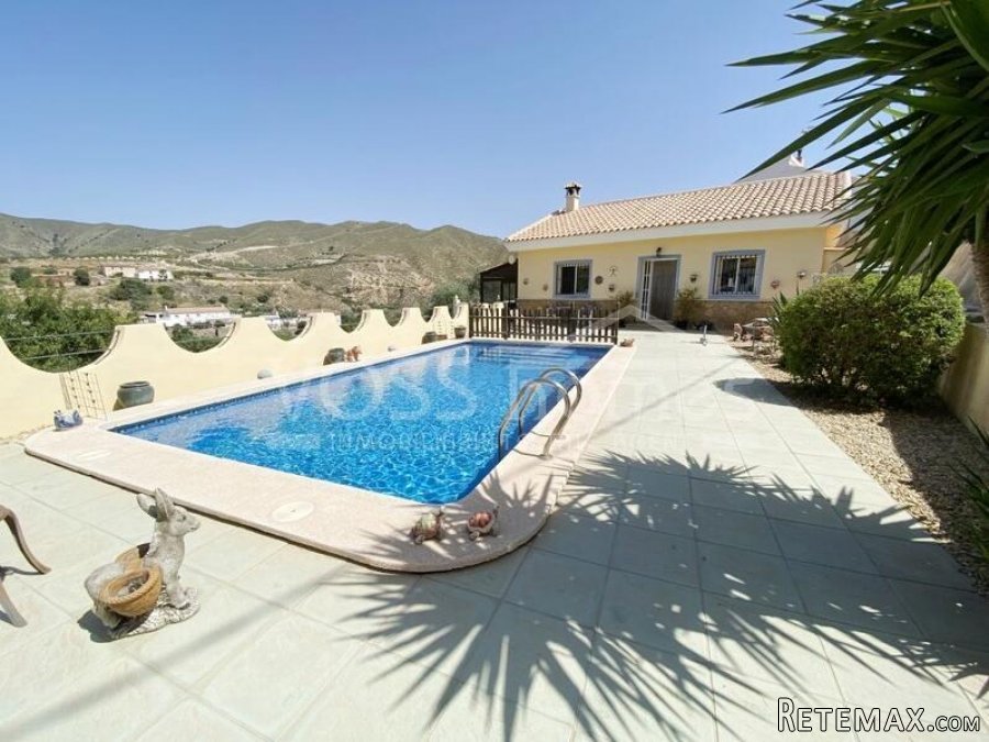 NEW LISTING TO VOSS HOMES - A lovingly maintained &..