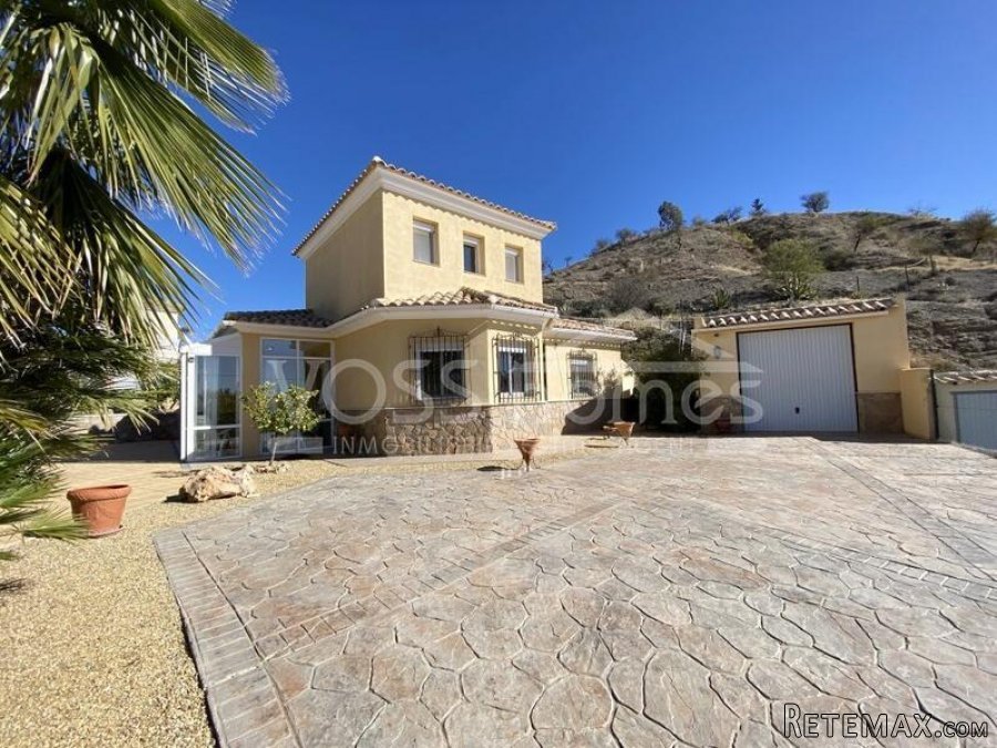 NEW & EXCLUSIVE LISTING TO VOSS HOMES - A beautifully..