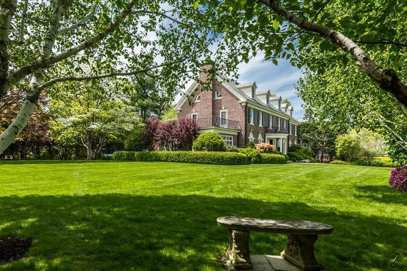 4 bedroom House For Sale: 11 Eastway.. - 2