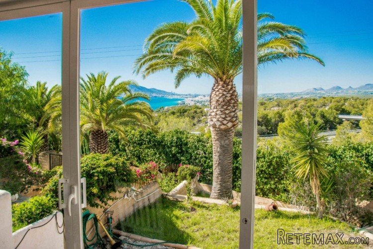 Corner townhouse with sea views located in a complex with.. - 5