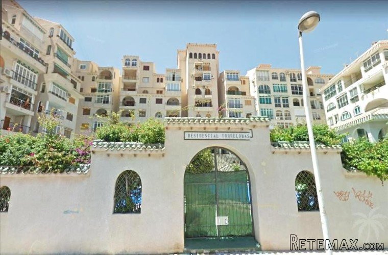 Spacious and very light ground floor apartment located on..