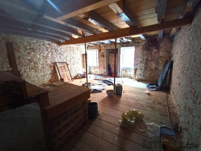 Rovinj, tri etaže za renovaciju sa puno potencijala - stari