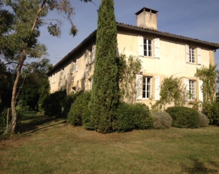 Timeless romantic manor house in superb..