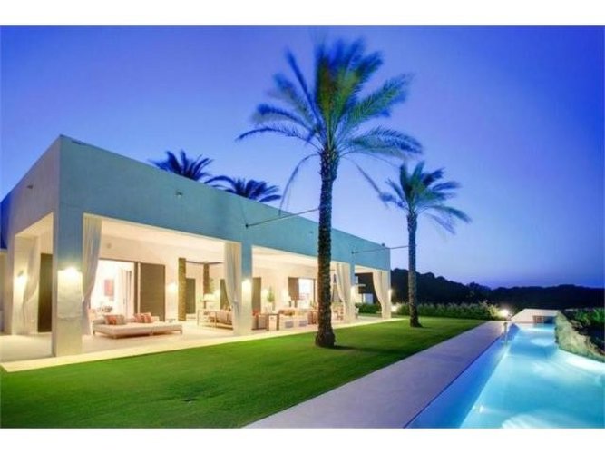 8 bedroom Detached Villa For Sale:..