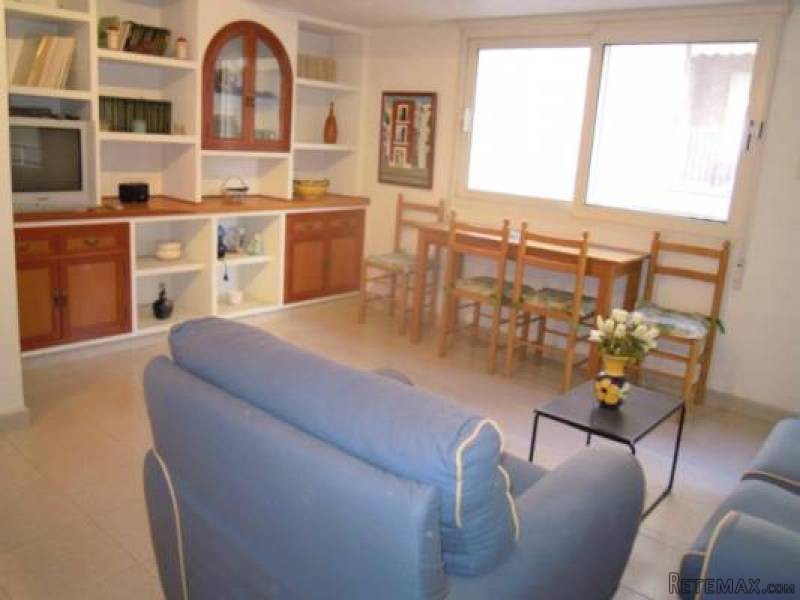 2 Bedroom 1 Bathroom Apartment In..