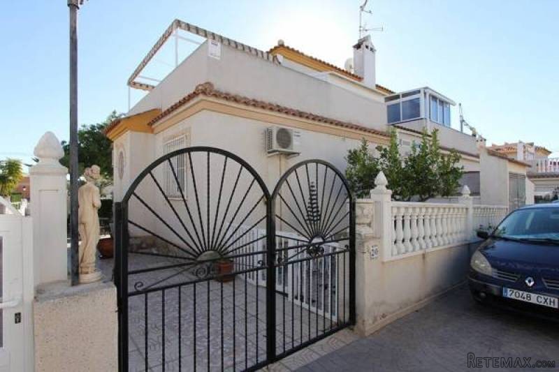 3 Bedroom 2 Bathroom Townhouse In.. - 2