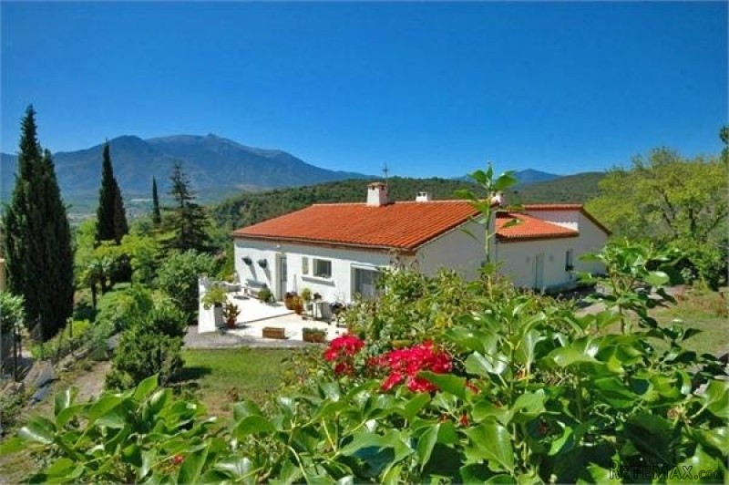Smashing Villa With Land, Pool And.. - 2
