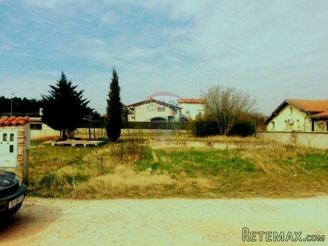Lijepa građevinska parcela na odličnoj lokaciji