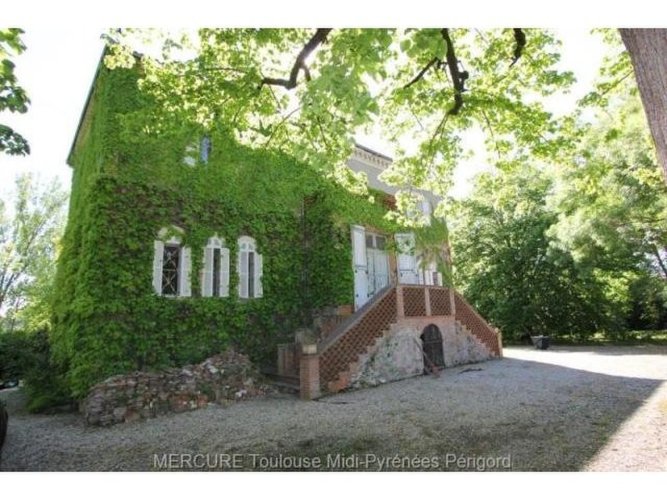 6 bedroom House For Sale: 31000..