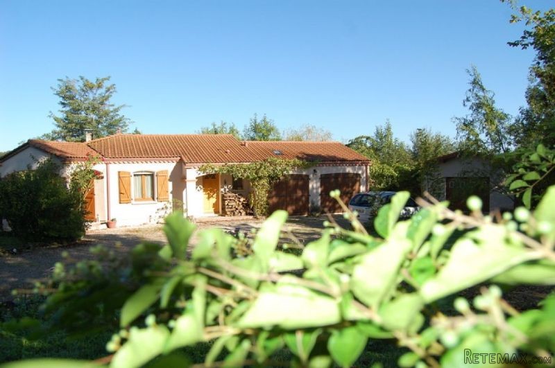 Single Storey Villa With Pool And Garage - 2