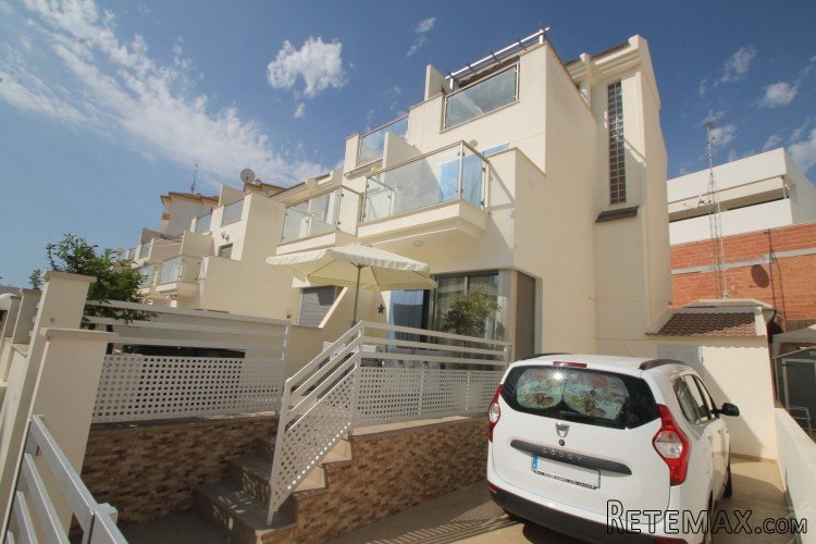 At less than 700 meters from the extensive sandy beach of..
