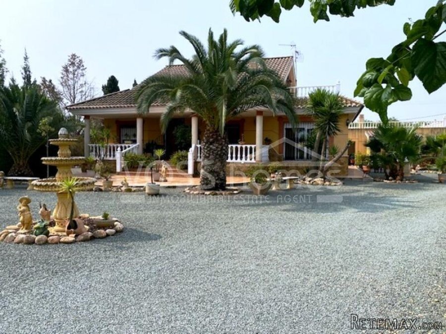NEW LISTING TO VOSS HOMES A beautifully well maintained..