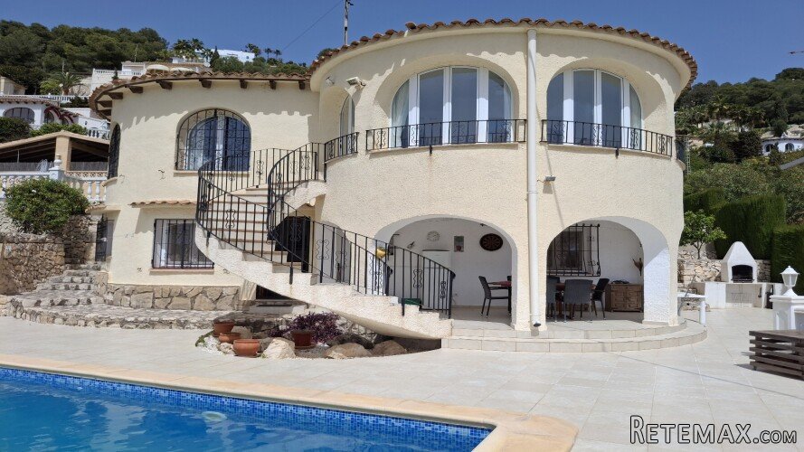 Located in the Montemar area of Benissa Costa, this villa.. - 2