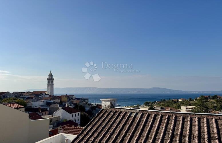 Perfect Blend of Style and Location – Fully Renovated Apartm