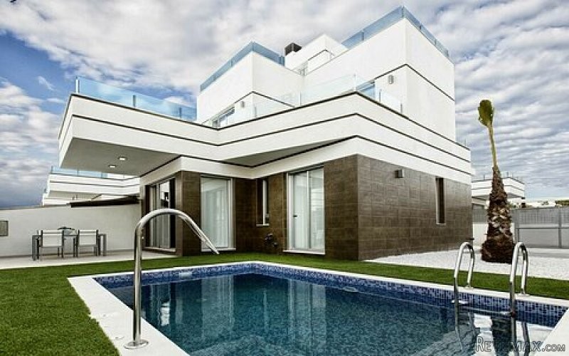 * STYLISH AND MODERN DETACHED VILLAS..
