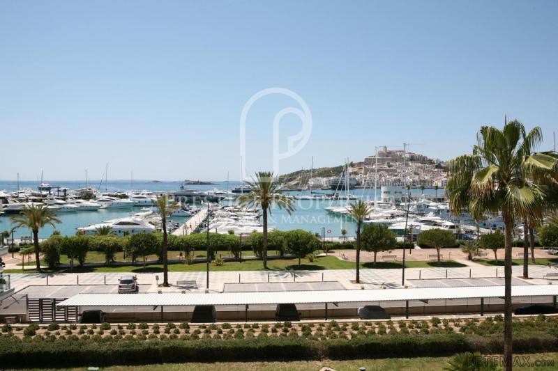 Very nice apartment of 175 m2 living..